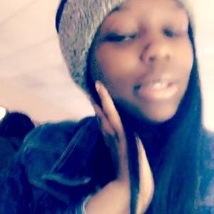 Meet your Posher, Deondria